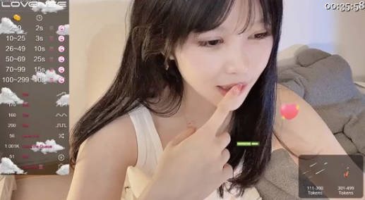 23岁平面模特【MiSSLee01】跳蛋自慰~表情真骚11 (2)